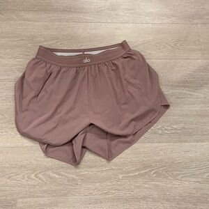 Alo Match Point Short - Smoky Quartz